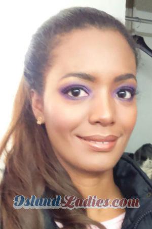 195911 - Yanelis Age: 39 - Colombia