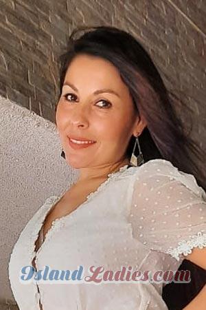 200541 - Isabel Age: 44 - Colombia