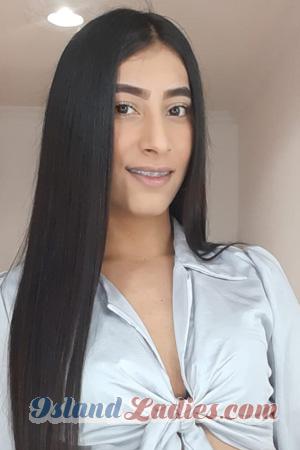 204579 - Laura Age: 24 - Colombia