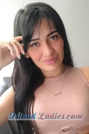 205094 - Laura Age: 26 - Colombia