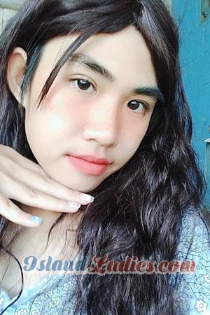 208628 - Pongarpha Age: 25 - Thailand