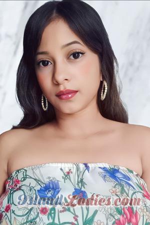 215556 - Laura Age: 33 - Colombia