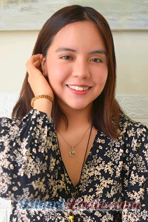 223038 - Alanis Age: 22 - Peru