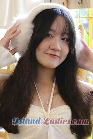 229361 - Ngoc Tran Age: 21 - Vietnam
